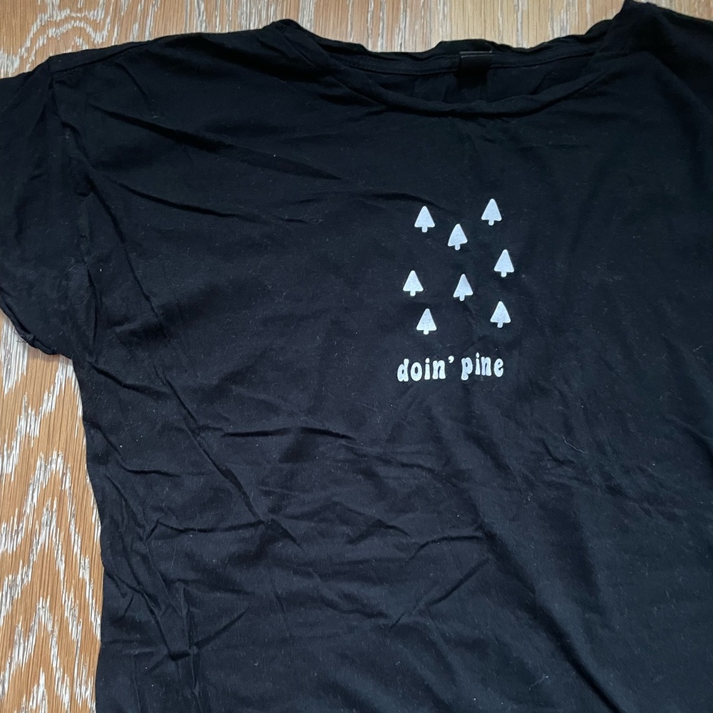 ‘Doing Pine’ Black Graphic Tee